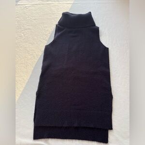 Romeo & Juliet Couture Dark Navy Sleeveless Knit Turtleneck Sweater - Large